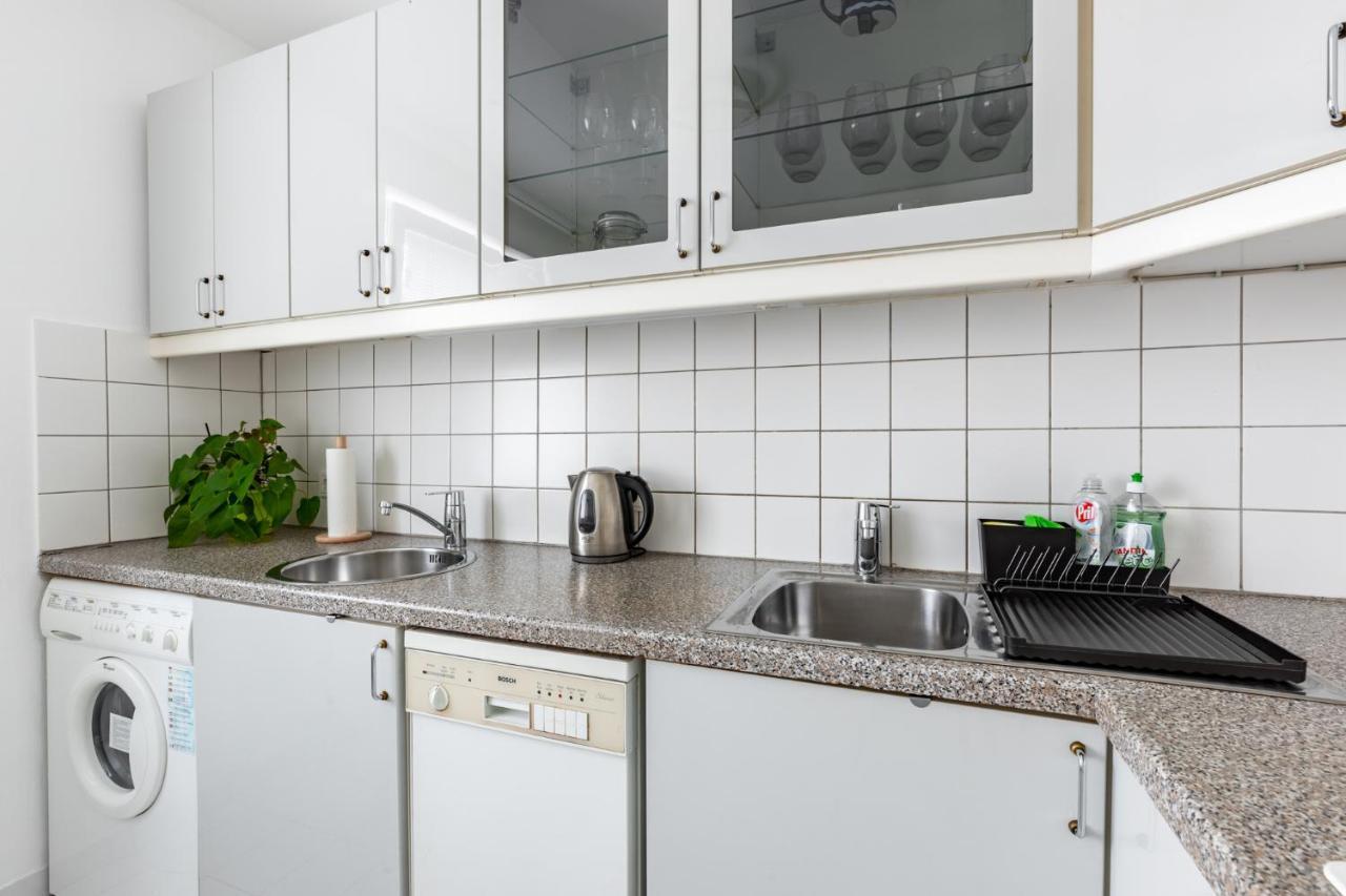 Retro Apartment In The City Center. ウィーン エクステリア 写真