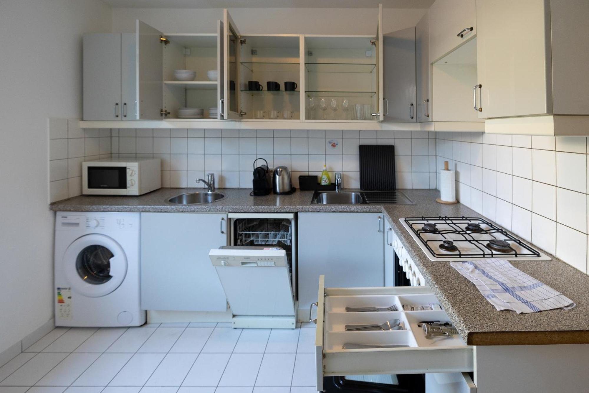 Retro Apartment In The City Center. ウィーン エクステリア 写真