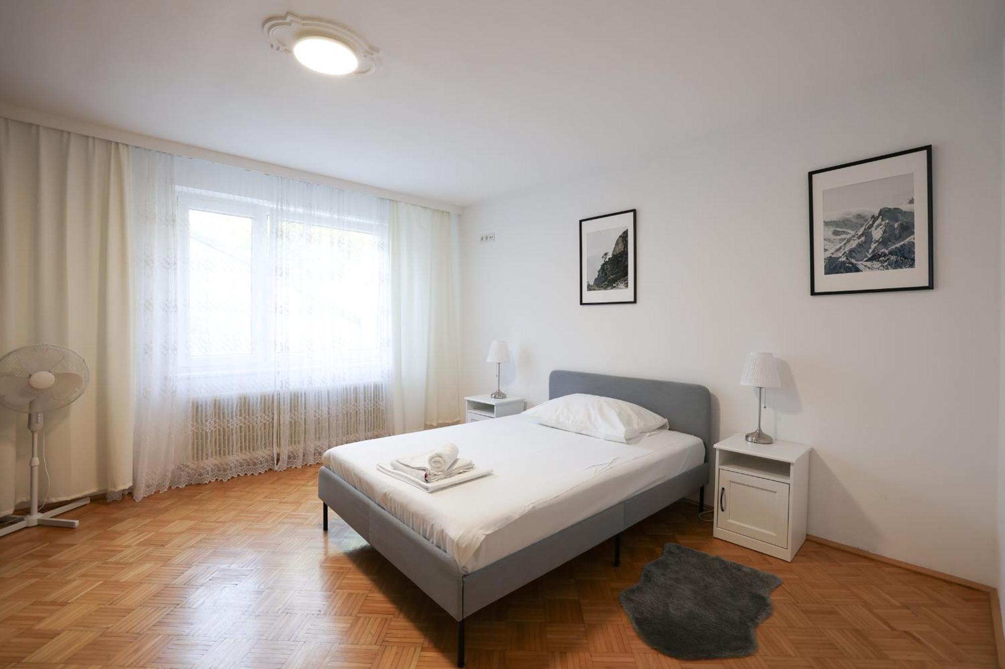 Retro Apartment In The City Center. ウィーン エクステリア 写真